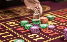P999Game casino presented on mobile device in Pakistan with slots and live games
